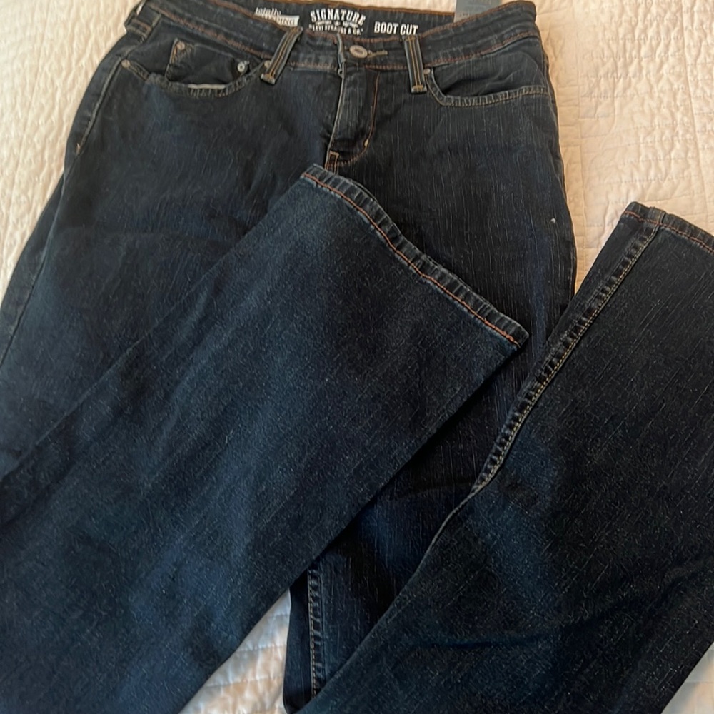 Great pair of Levi’s jeans boot cut.  Size 6.